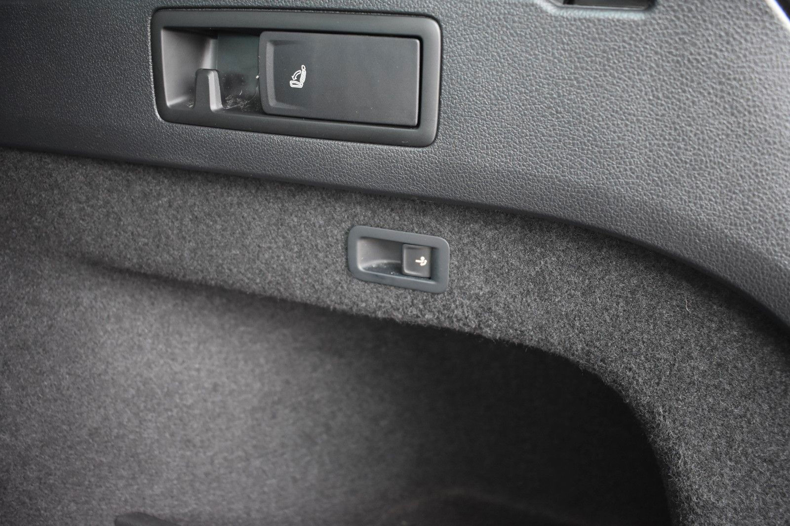 Fahrzeugabbildung Volkswagen Passat Variant Conceptline DSG AHK LED