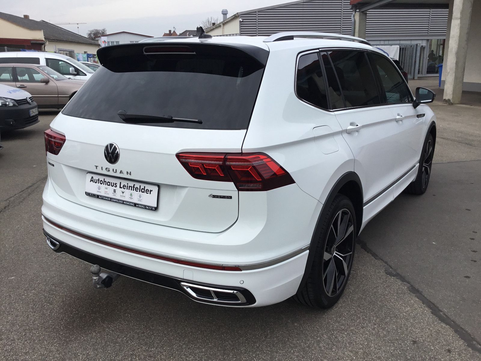 Fahrzeugabbildung Volkswagen Tiguan Allspace 2.0 TDI DSG 4M R-Line+AHK+20"