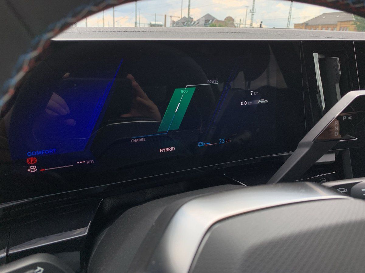 Renault Rafale - Bild 16