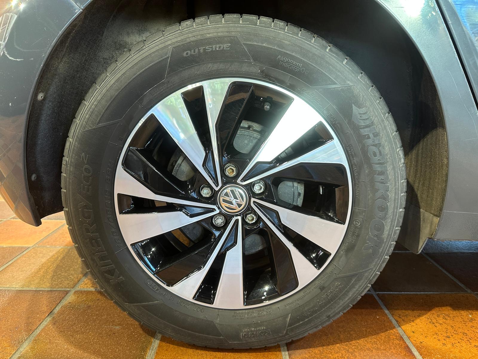 Volkswagen POLO COMFORTLINE KEYLESS TEMPOMAT PDC KAMERA NAV