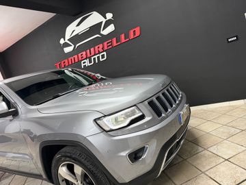 Jeep Grand Cherokee - 12