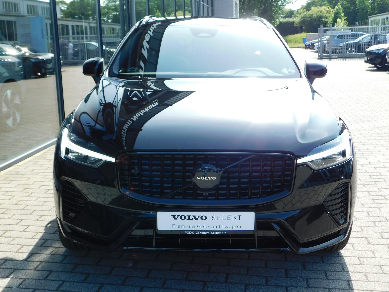 Fahrzeugabbildung Volvo XC6T8 Plus Black Edition Plug-In Hybrid AWD
