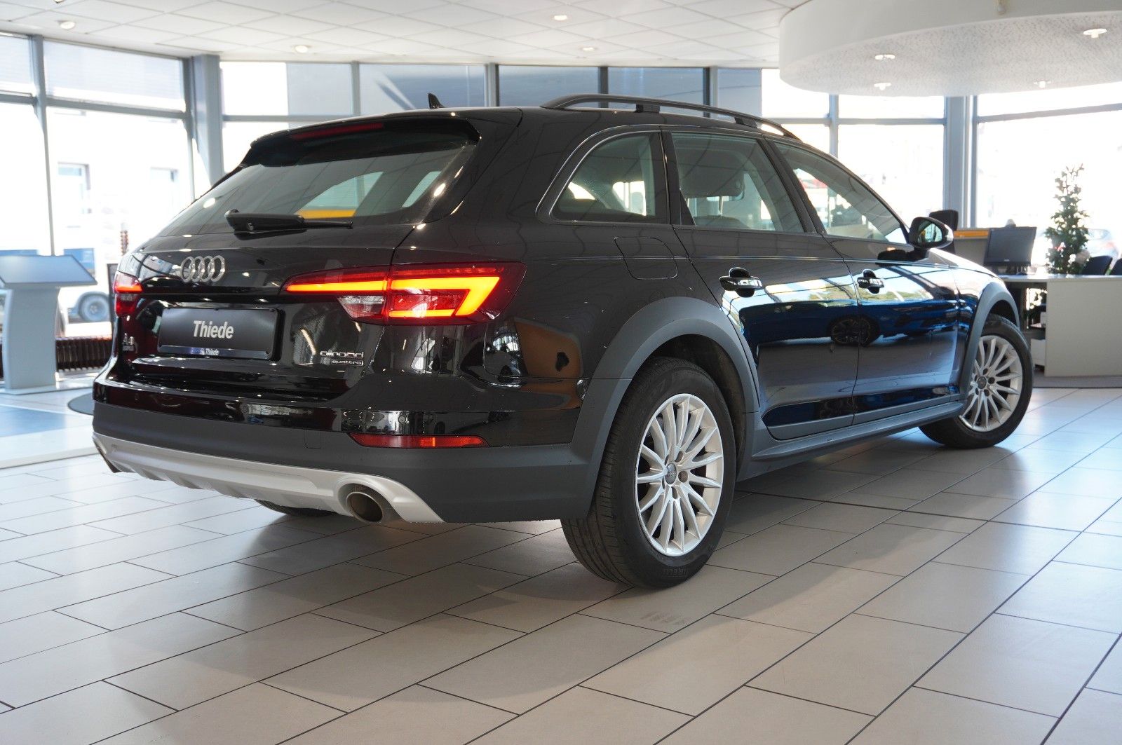 Fahrzeugabbildung Audi A4 Allroad quattro 45 TFSI LEDER/MMI/SHZ/LED/AHK