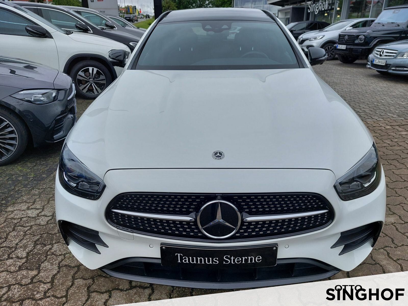 Fahrzeugabbildung Mercedes-Benz E 220 d T 4matic AMG Pano+AHK+Airmatic+dynam.LED