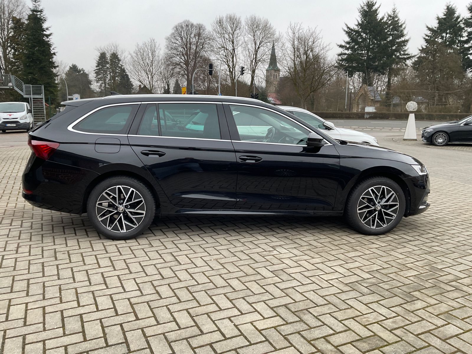 Fahrzeugabbildung SKODA Octavia Combi 2.0 TDI DSG,Navi,LED,HeadUp