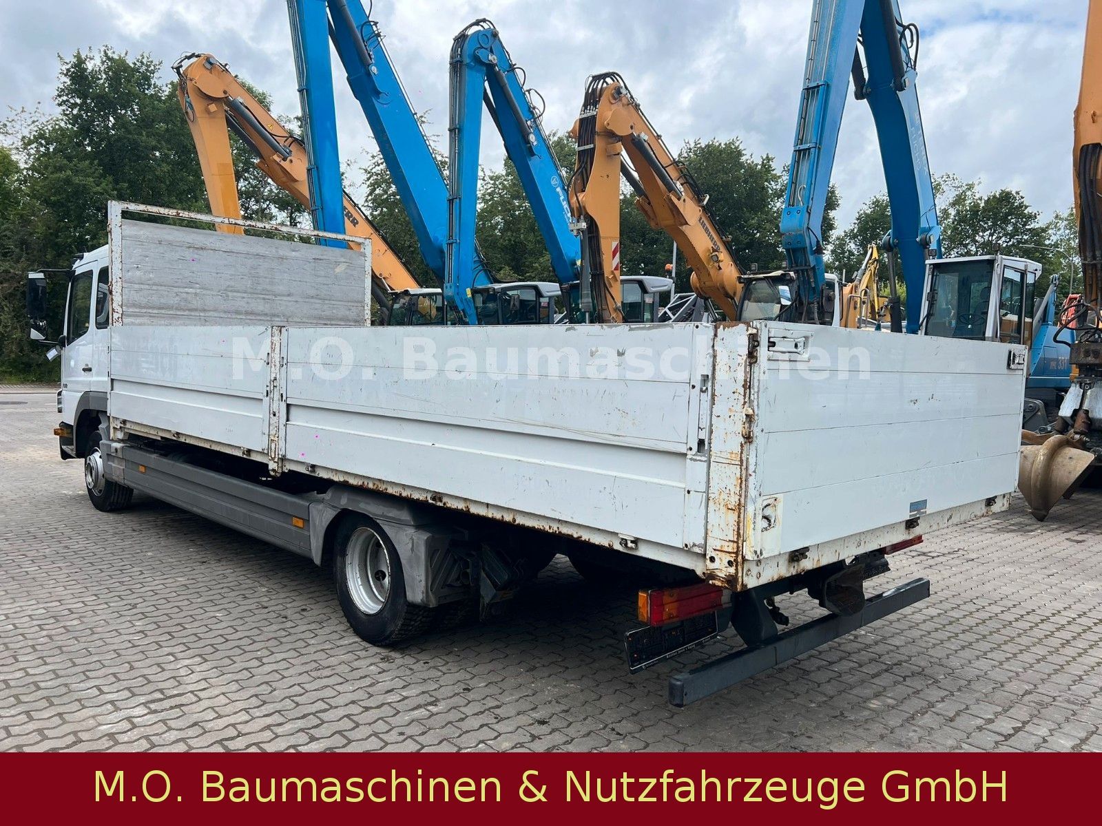 Fahrzeugabbildung Mercedes-Benz Atego 822 / Pritsche / Euro 5/ 6,20 m