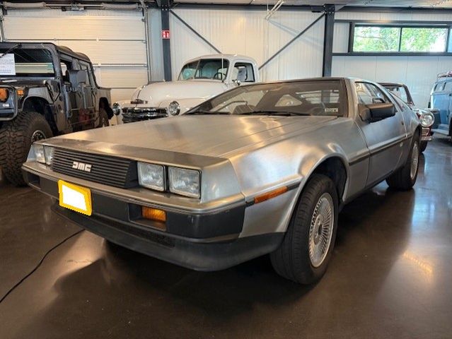 DeLorean DMC-12