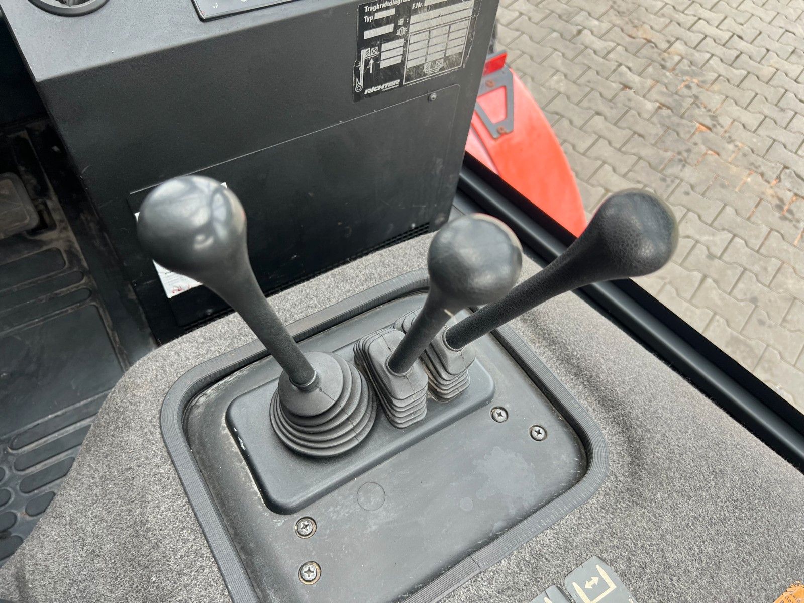 Fahrzeugabbildung Linde H80D-03 /900 / 4,5m / 4.043h / Verstellgerät SS