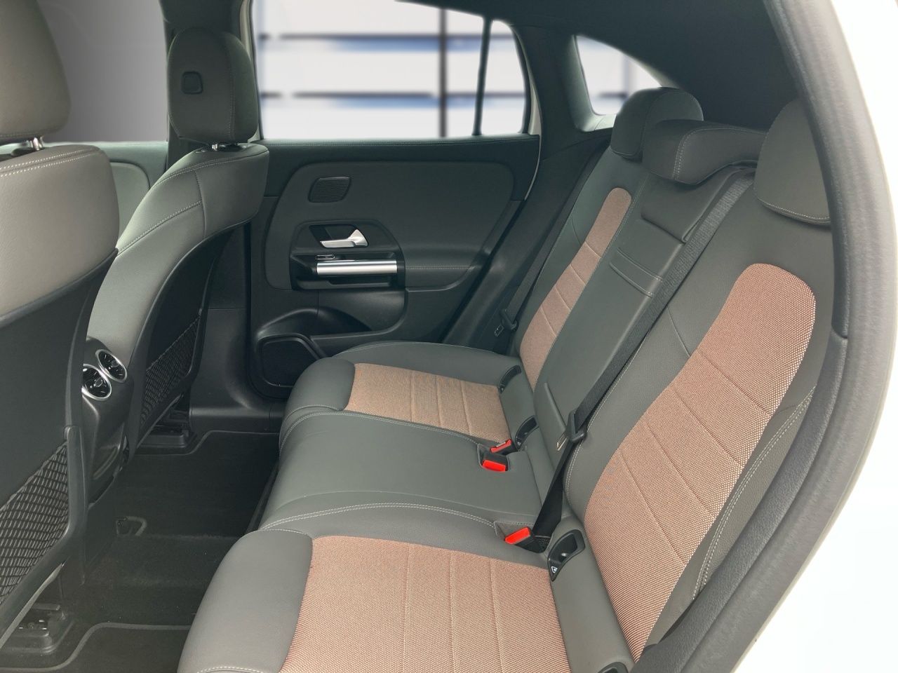 Fahrzeugabbildung Mercedes-Benz EQA 300 4M EDITION+360+DISTR+MEMORY+LHZ+BONUS+++