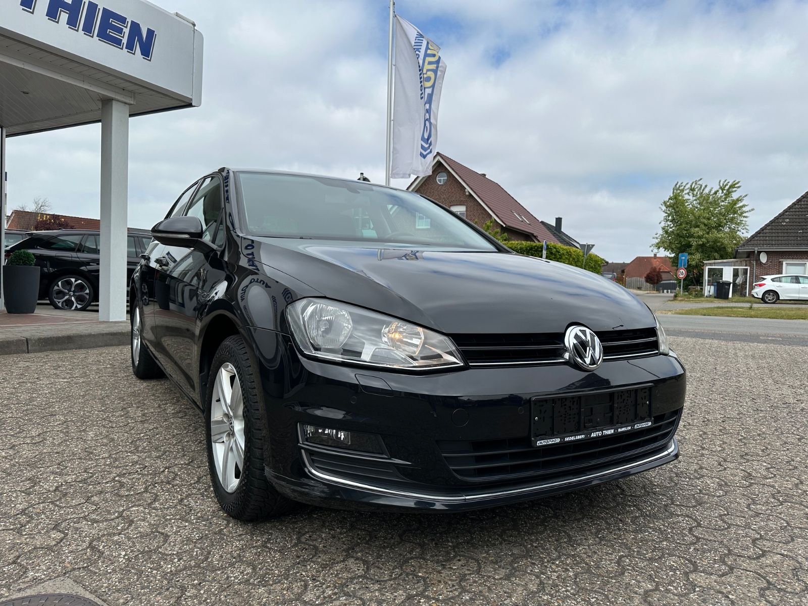 Fahrzeugabbildung Volkswagen Golf VII 1.2 TSI Lounge Navi/SHZG/BT/GRA/GJR