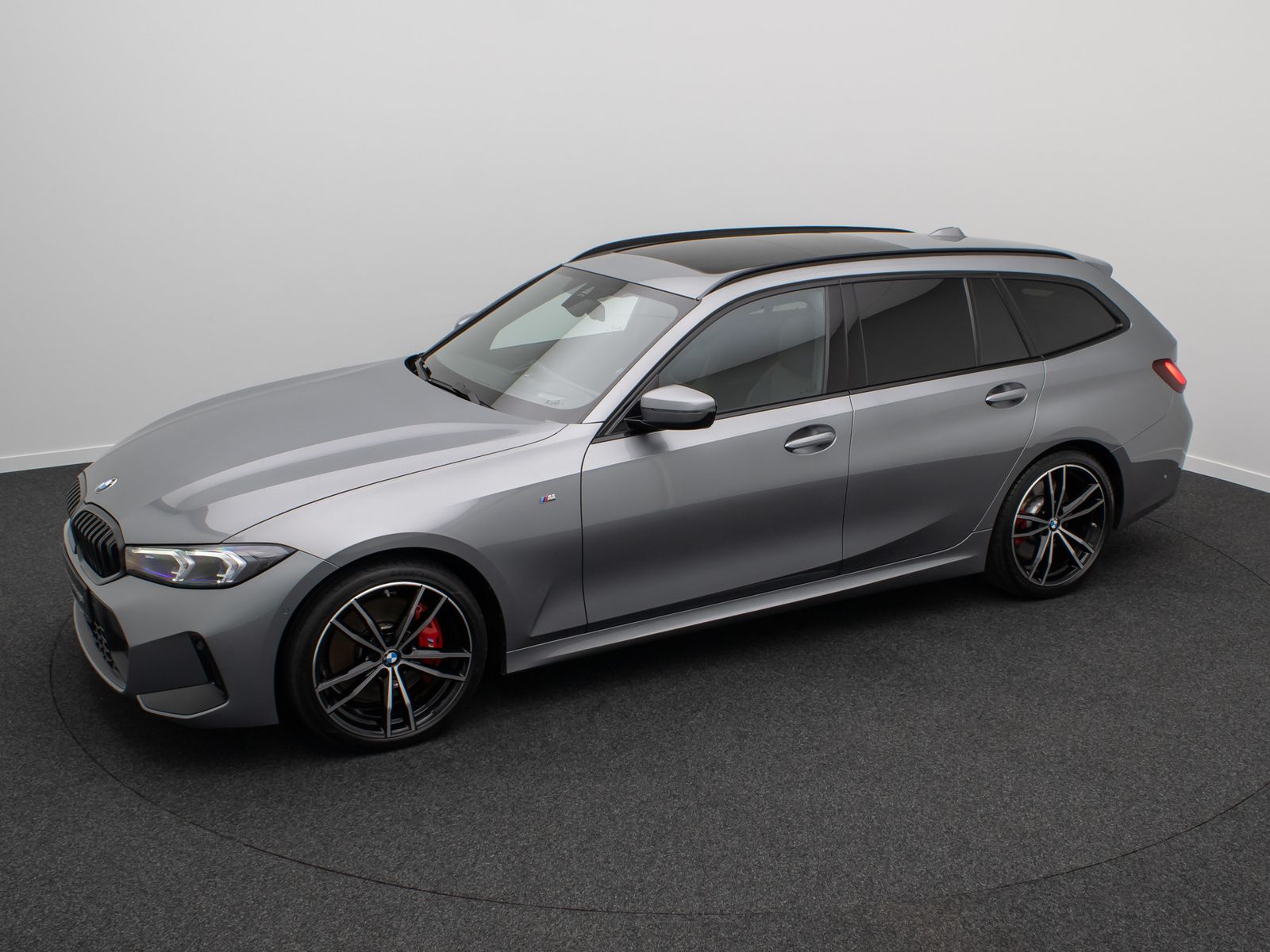 Fahrzeugabbildung BMW 330d xD M Sport ACC Kamera H/K Panorama HUD 19"