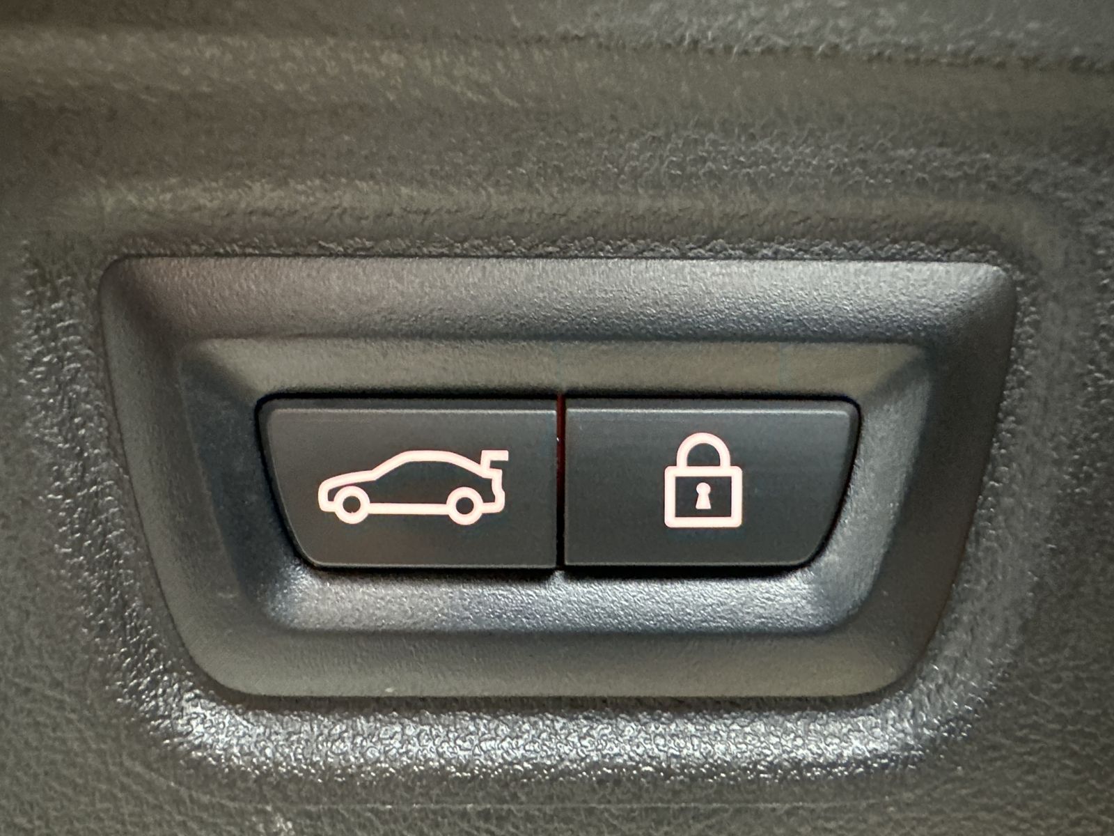 Fahrzeugabbildung BMW 320d Touring xDrive Sport-Line NAV+LED+ACC+KAM