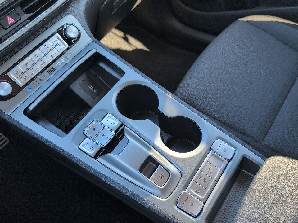 Fahrzeugabbildung Hyundai KONA EV 39kWh SELECT EFFI-P GAR-3/2031 SOH-96,7%