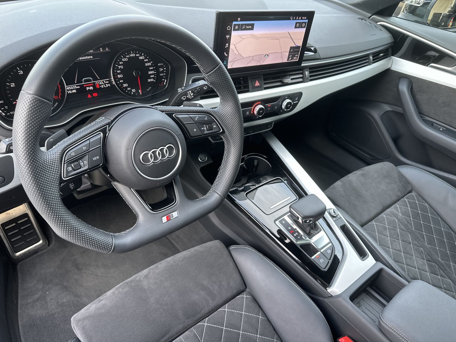 Fahrzeugabbildung Audi A4 Avant 40 TDI Advanced NAV+LED+AHK+PANO+17ZOLL
