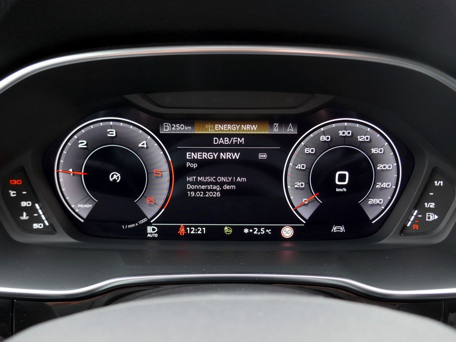 Fahrzeugabbildung Audi Q3 35 Advanced 2.0 TDI | LED AHK PDC Navi