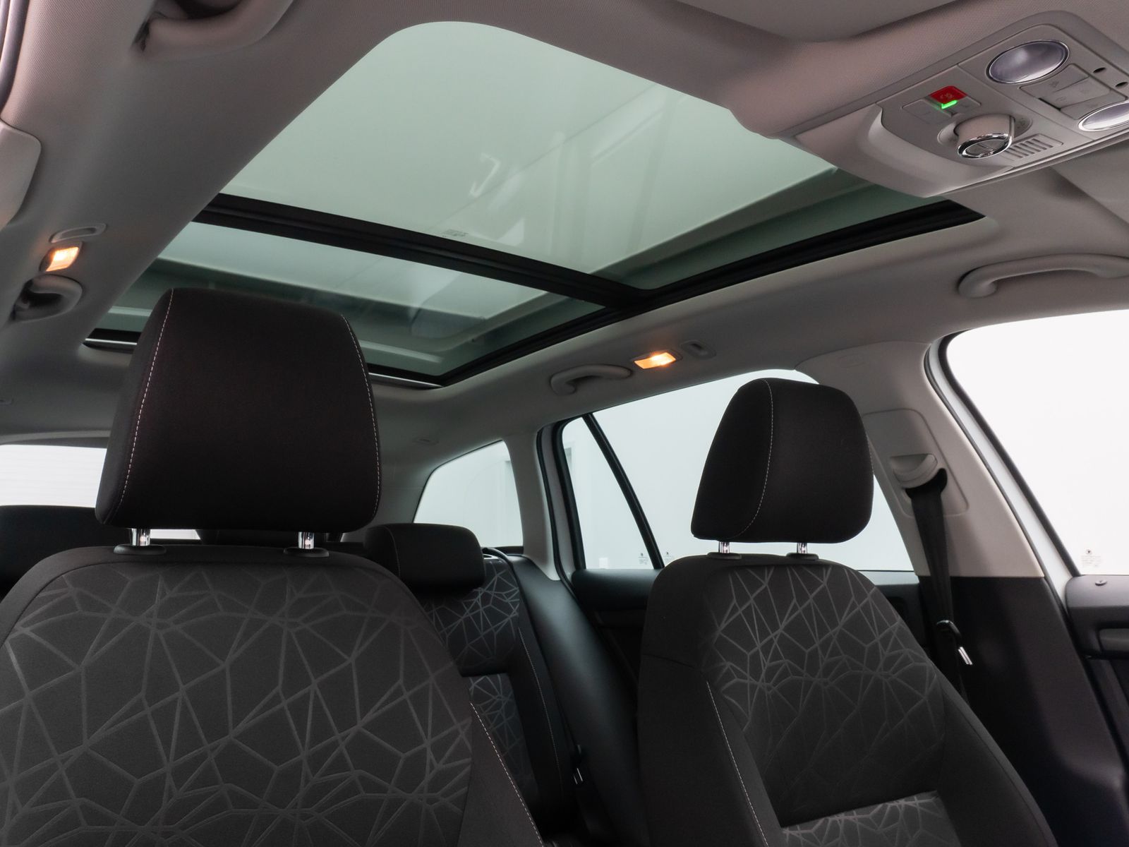 Fahrzeugabbildung SKODA Octavia Combi Clever 4x4 Aut. Panorama AHK 8Fach