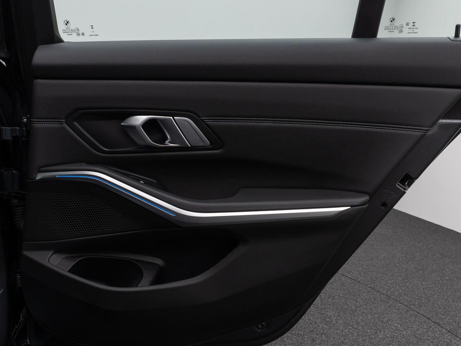 Fahrzeugabbildung BMW 330e Kamera DAB HiFi DrivingAssist Alarm Sport