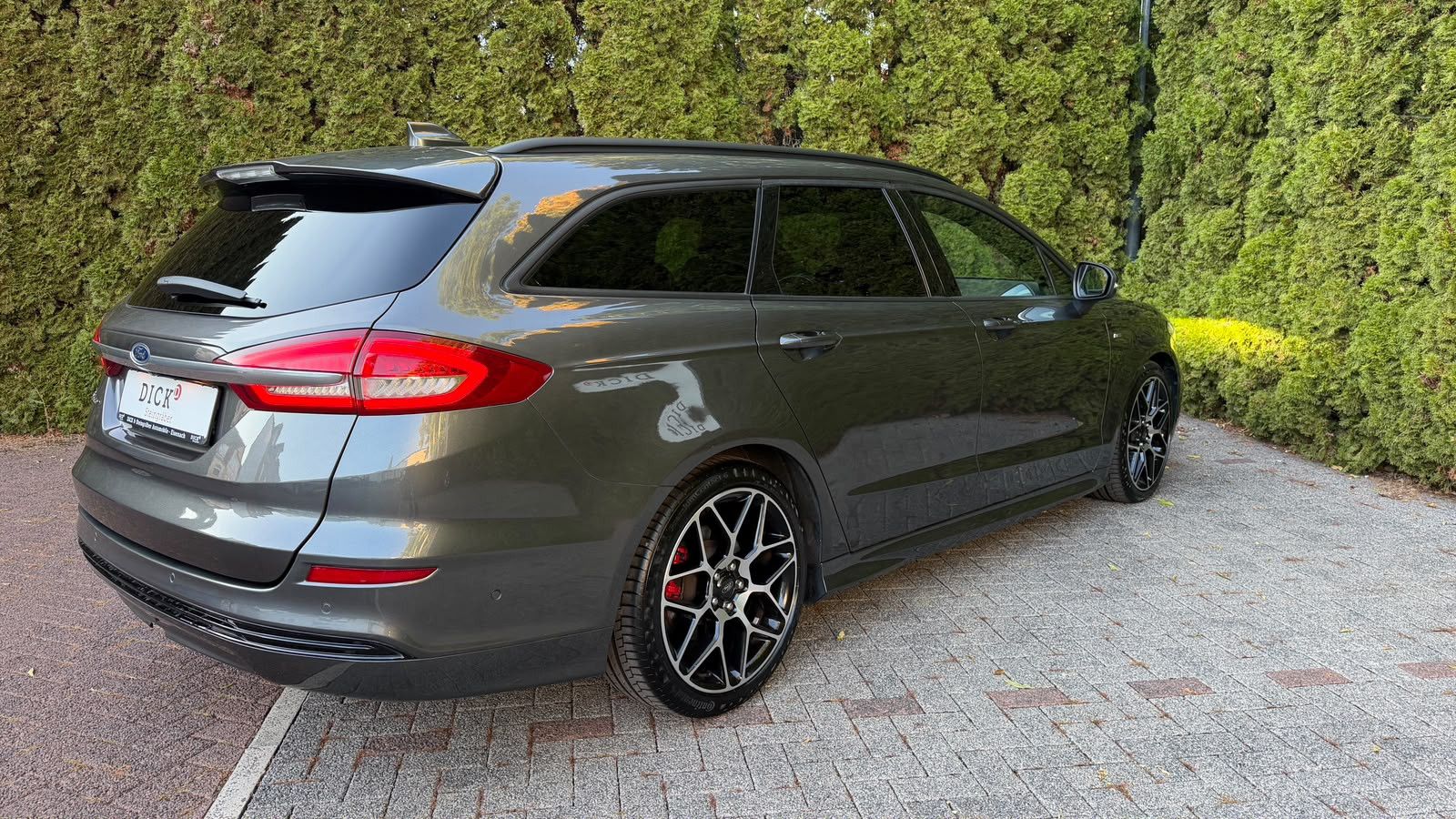 Fahrzeugabbildung Ford Mondeo 2.0EB Aut. ST-Line LED+STHZ+KAM+AHK+PANO+