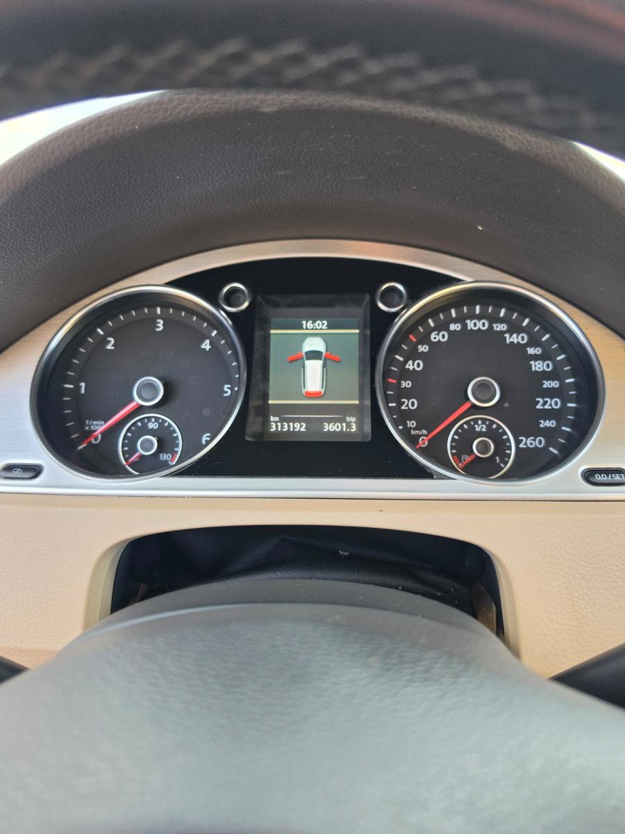 Volkswagen Passat 2012 — photo 7