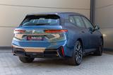 BMW iX 60 M SPORT.SOFTCL.LUFTFEDER.SKY.MASSAGE.SKY - mit Elektro-Antrieb: Blau, Panorama-Dach
