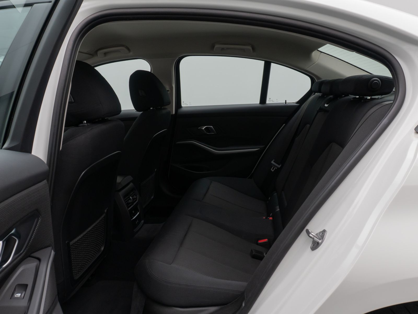 Fahrzeugabbildung BMW 330e GeschwindigReg PDC CockpitPlus DAB Sport