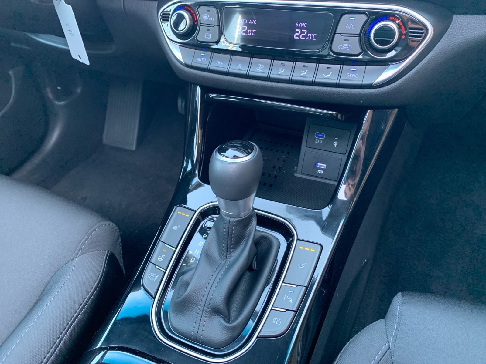 Fahrzeugabbildung Hyundai i30 Kombi 1.5 T-GDI 7-DCT Advantage Mild-Hybrid