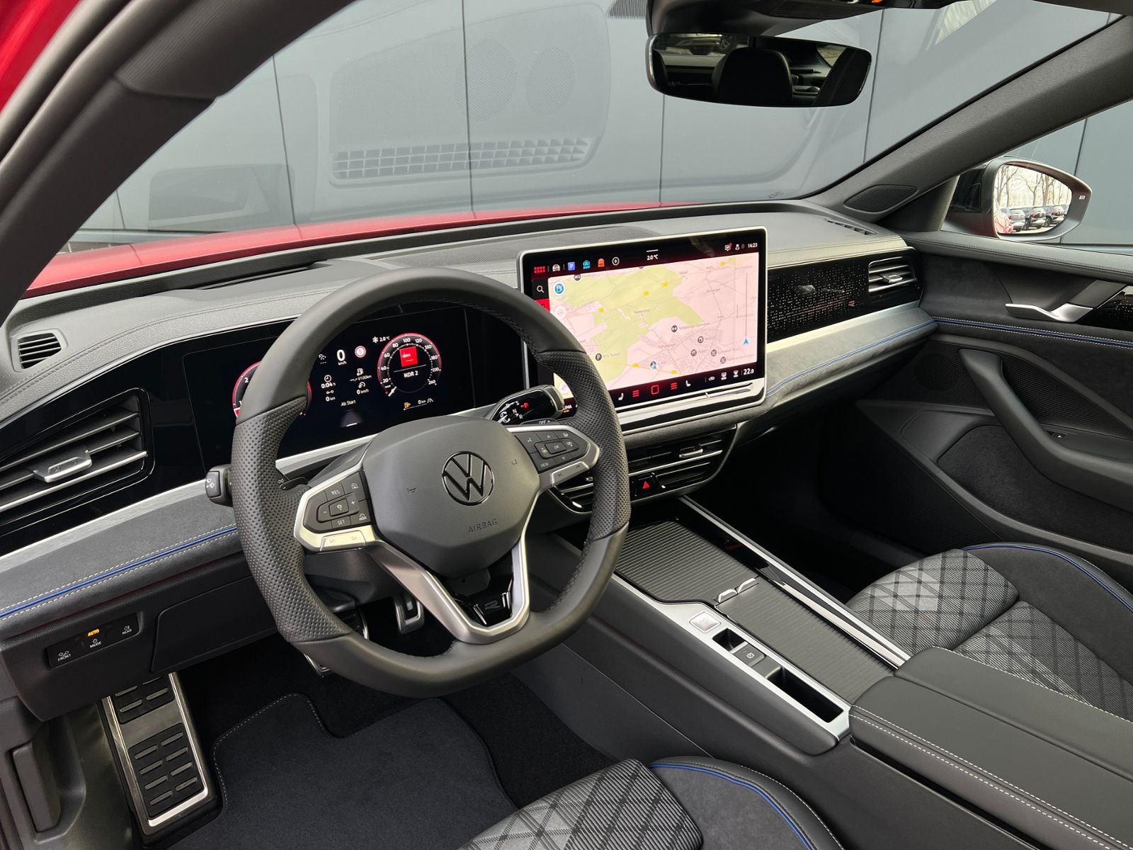 Fahrzeugabbildung Volkswagen Passat Variant R-Line 2.0 TDI DSG 4MOTION *AHK,