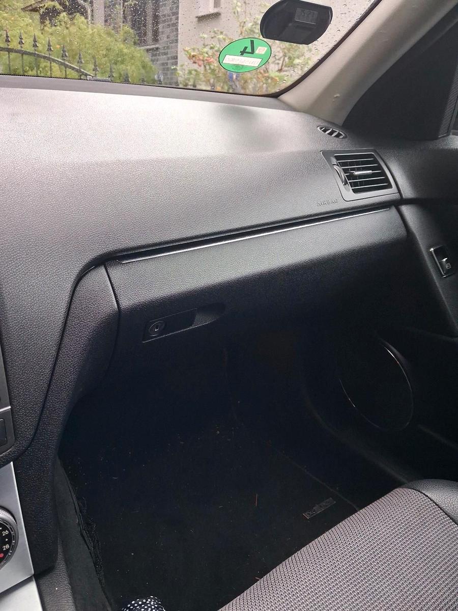 Mercedes-Benz C180 2010 — photo 11