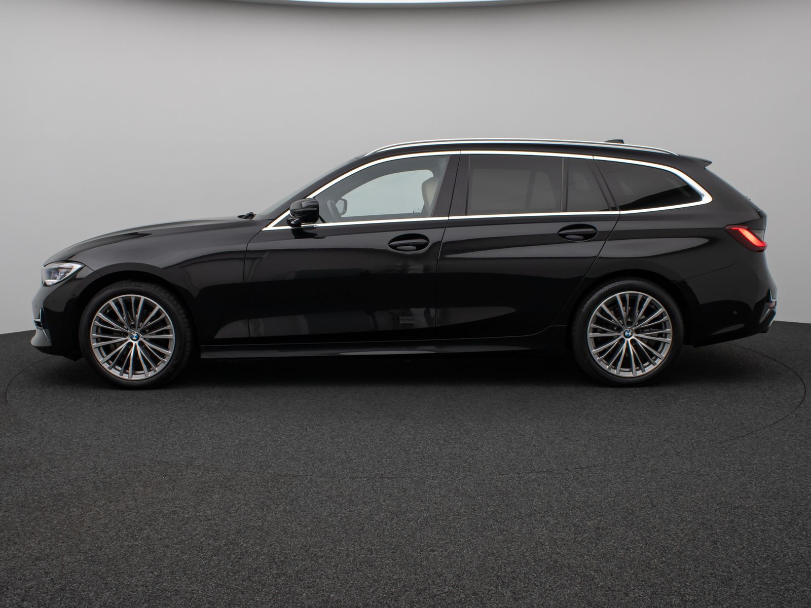 Fahrzeugabbildung BMW 320d xD LuxuryLine Kamera HUD DAB H/K AHK Komfor