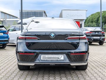 BMW 750 - 12