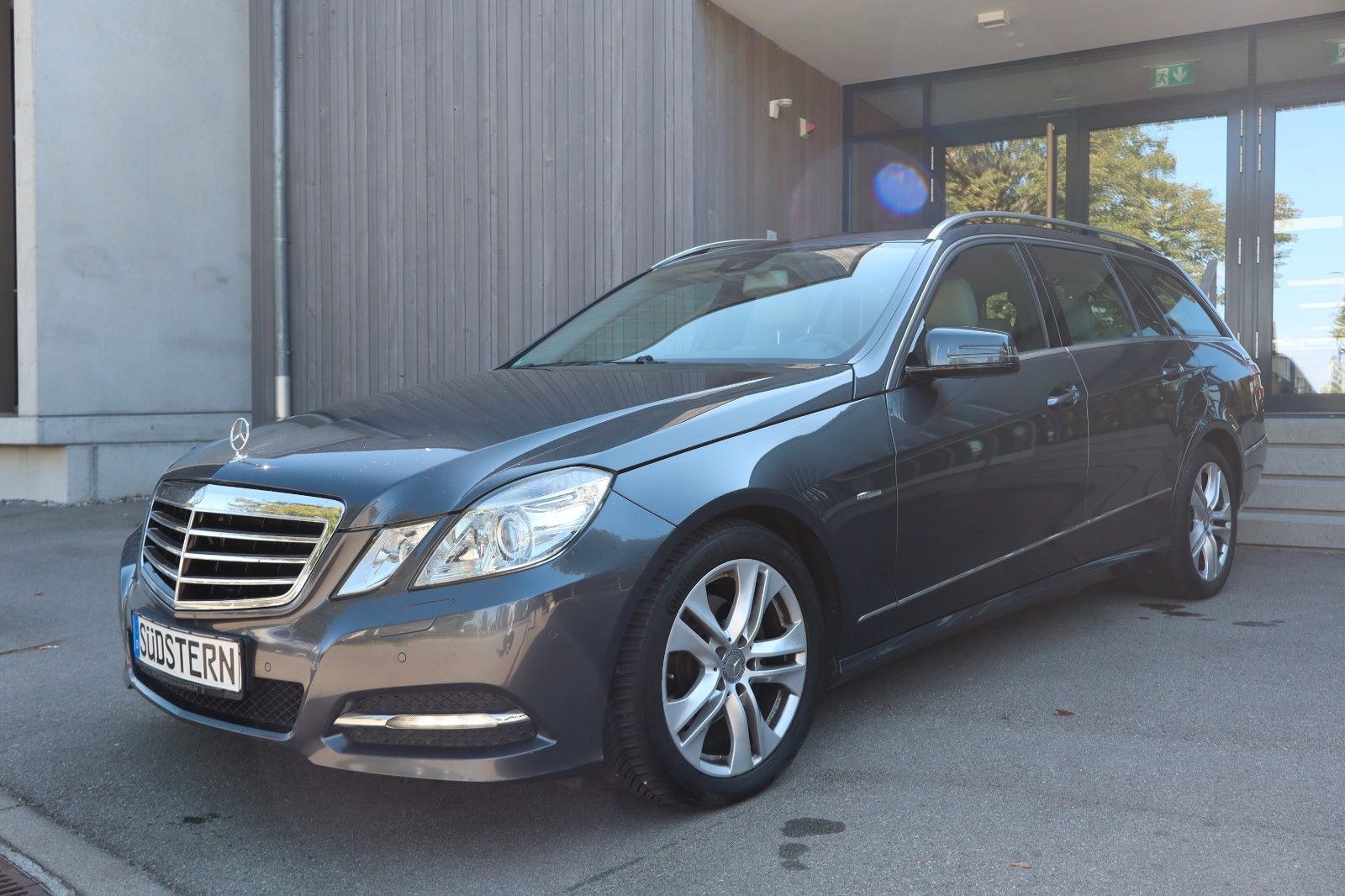 Mercedes E 200 - 1