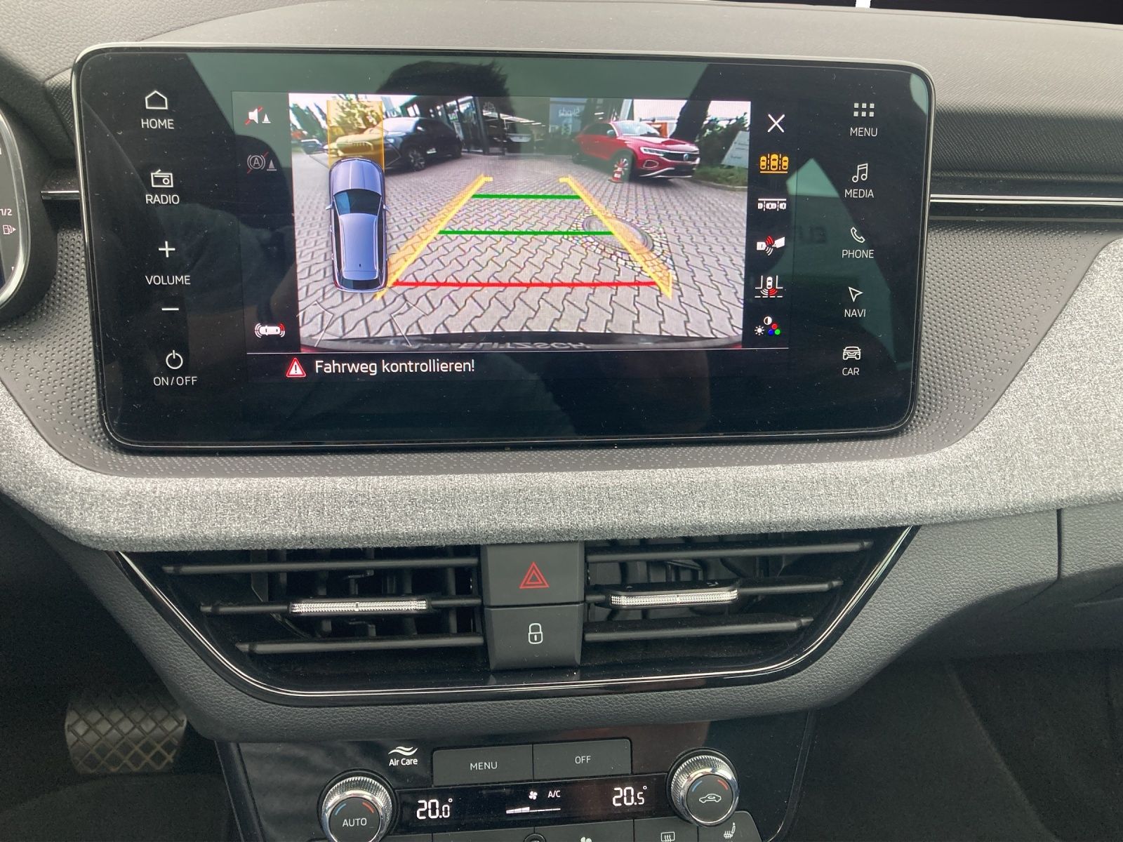 Fahrzeugabbildung SKODA Kamiq TSI Selection DSG Matrix Navi Pano AID ACC