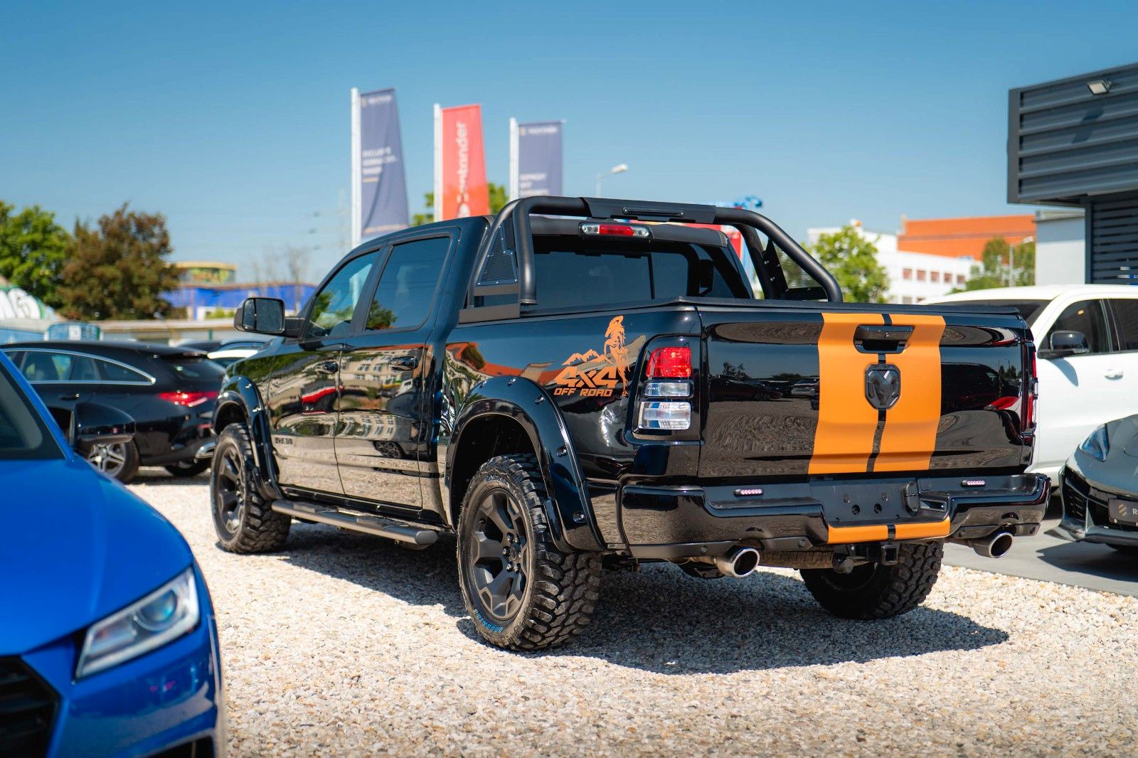 Fahrzeugabbildung Dodge RAM 5.7 V8 HEMI 4x4 OFFROAD Night-Paket *LED*19%