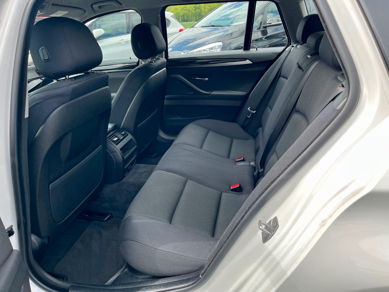 Fahrzeugabbildung BMW 520d Aut. Navi Alarm PDC HiFi Scheckheft SPORTL