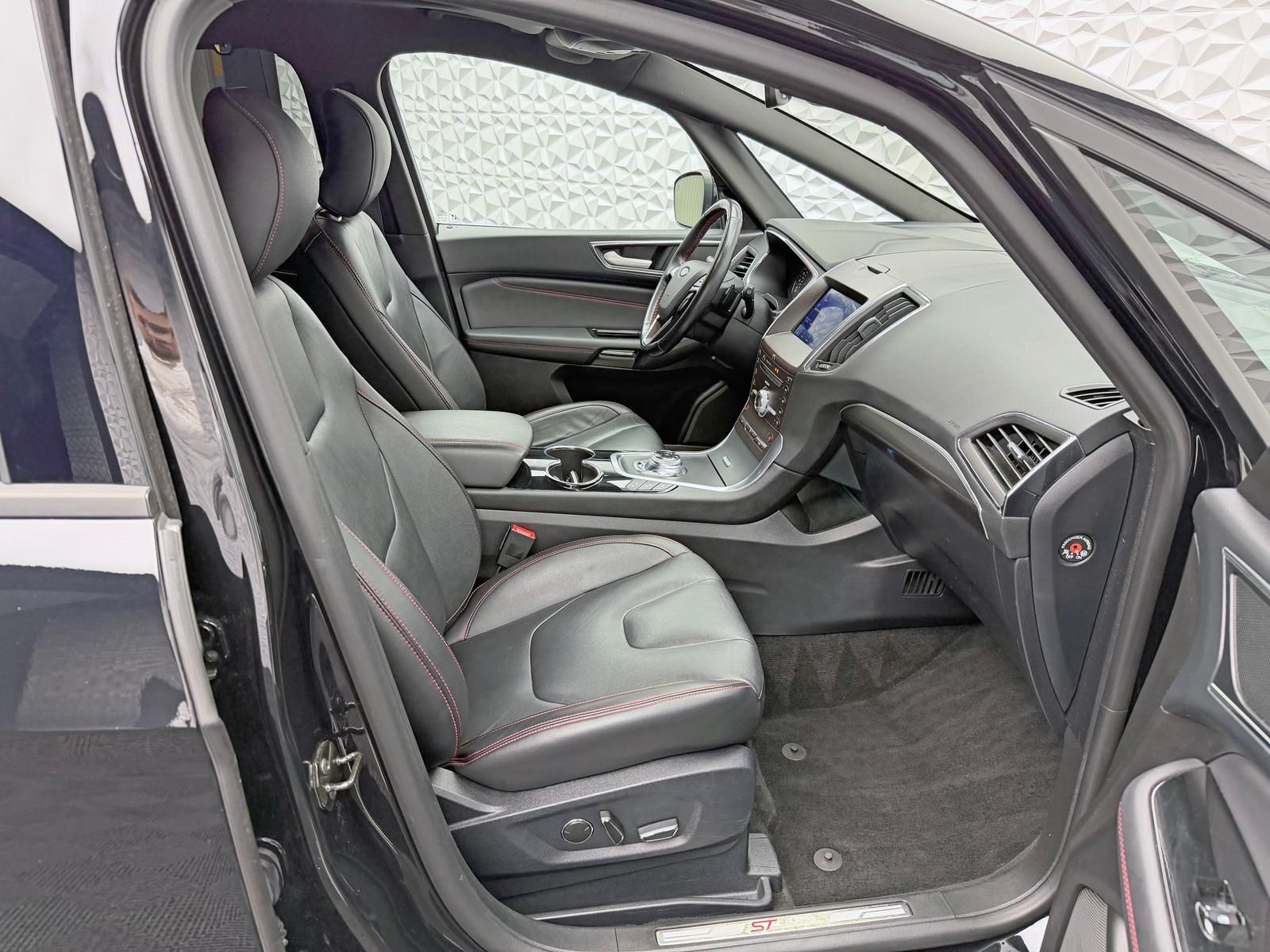 Fahrzeugabbildung Ford S-MAX ST-LINE 2.0 AWD 4x4/7-SITZER/ACC/AHK/R-CAM