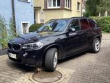 BMW X5 xDrive30d M Sportpaket+Pano+Keyless+HUD - BMW X5 Gebrauchtwagen in Stuttgart