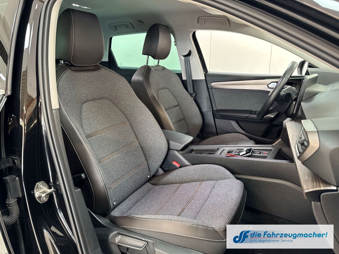 Fahrzeugabbildung SEAT Leon Sportstourer Xcellence e-HYBRID Navi Digita