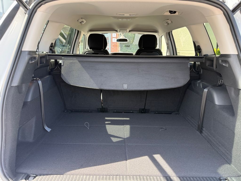 Fahrzeugabbildung Citroën Grand C4 Spacetourer PureTech 130 EAT8 SHINE
