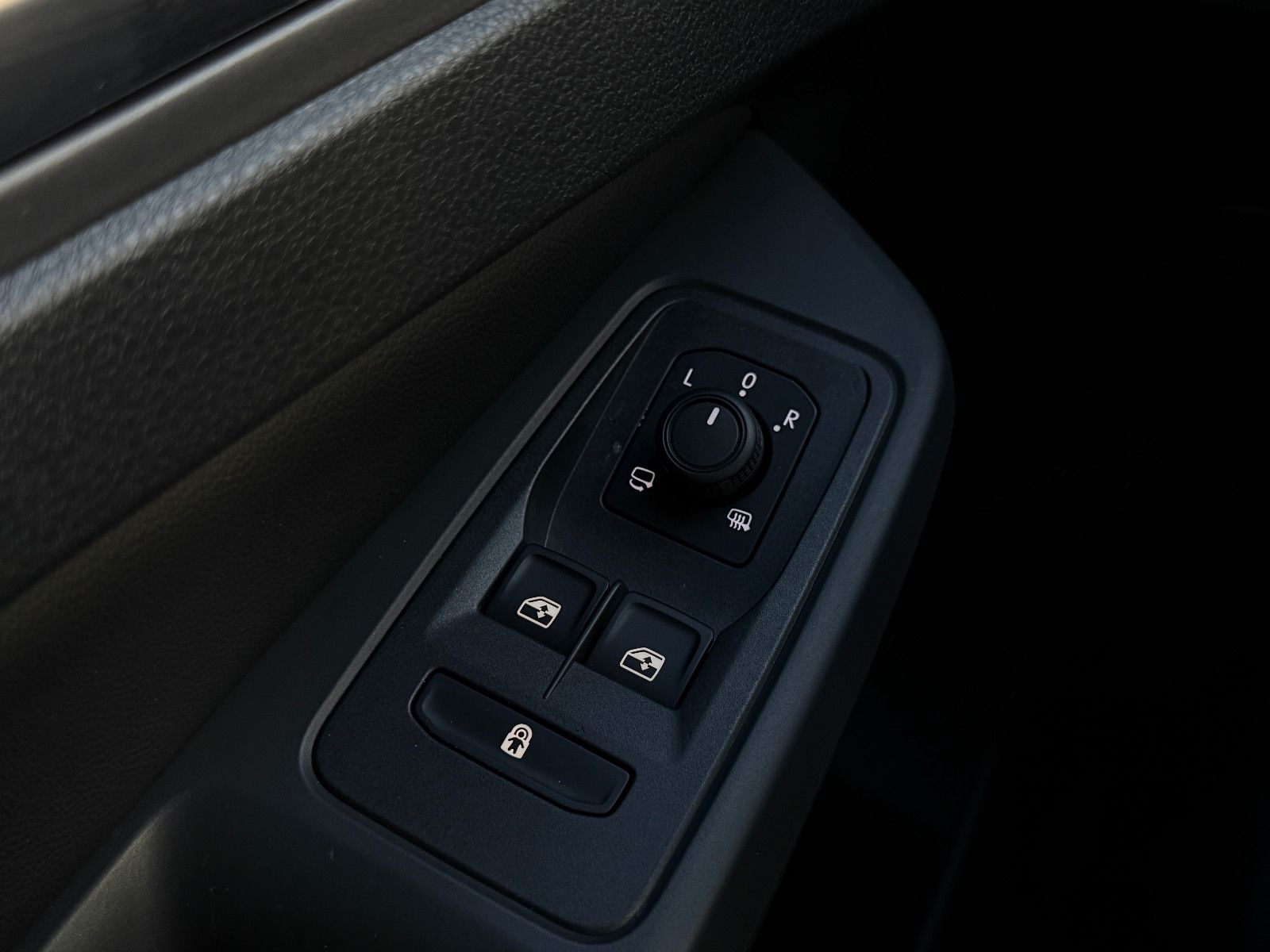 Fahrzeugabbildung Volkswagen Caddy Style TSI DSG ACC AHK Navi LED Kamera SHZ