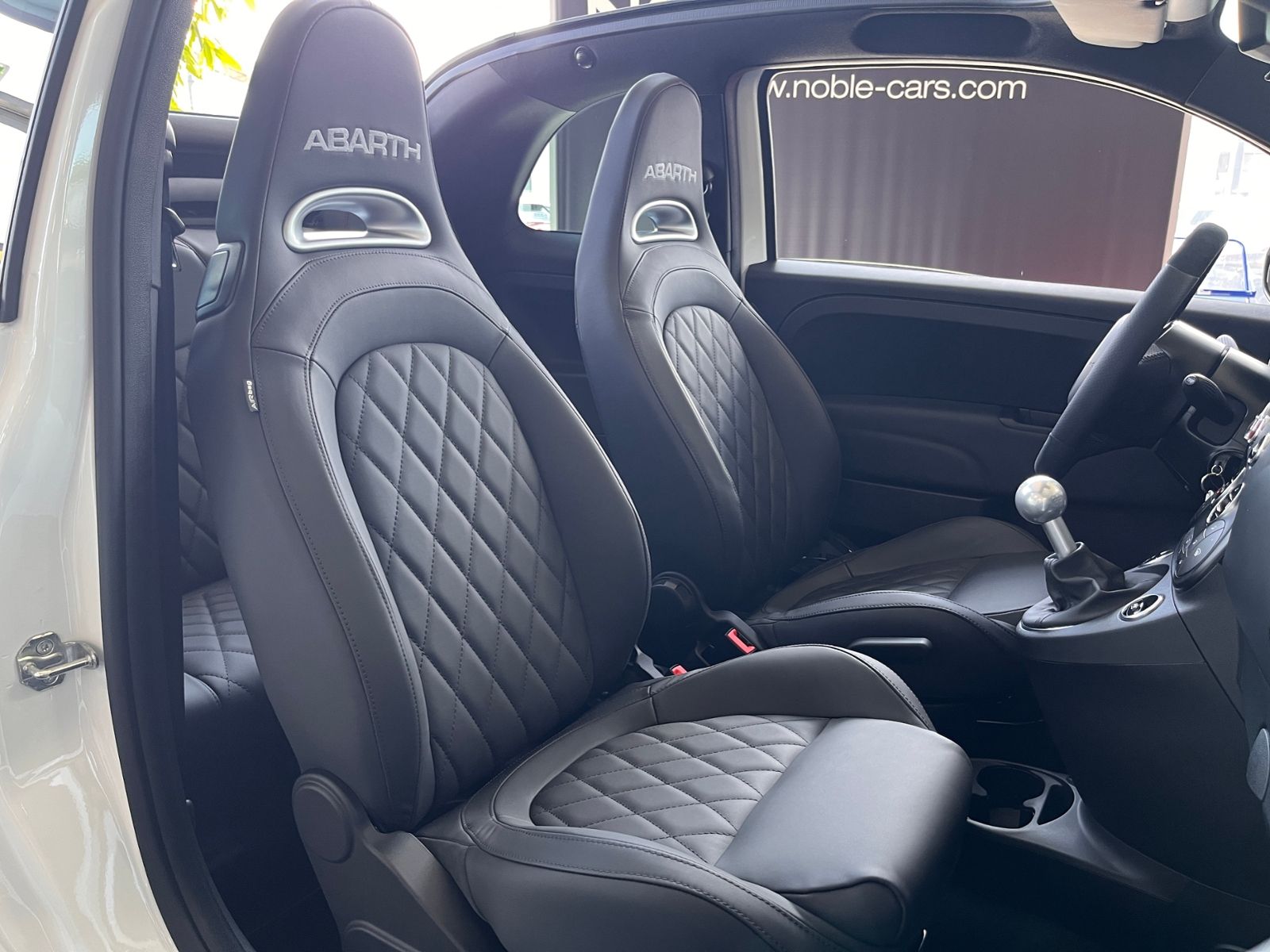 Fahrzeugabbildung Abarth 695C Turismo  LEDER NAV DAB PDC