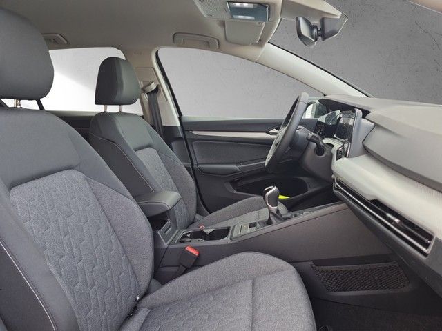 Fahrzeugabbildung Volkswagen Golf VIII TSI Move LED AID RFK SH LM
