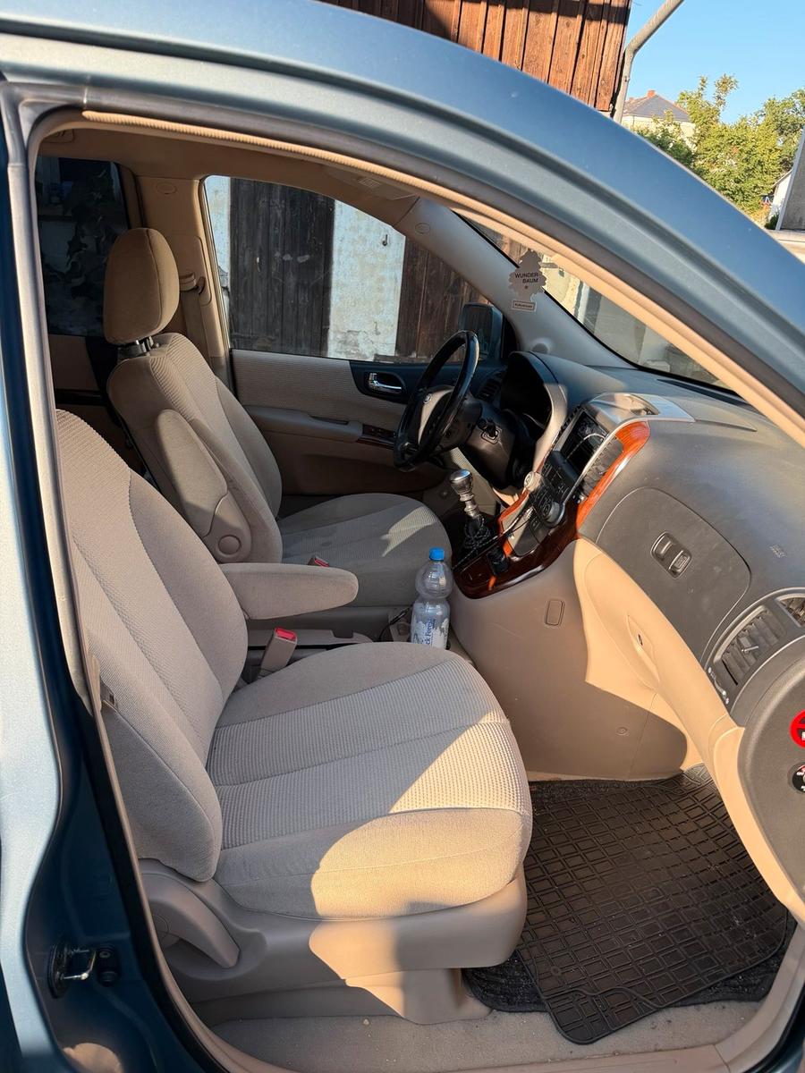Kia Carnival 2009 — interior