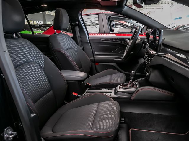 Ford Focus Turnier ST-Line X PANO AHK schwenkbar RFK