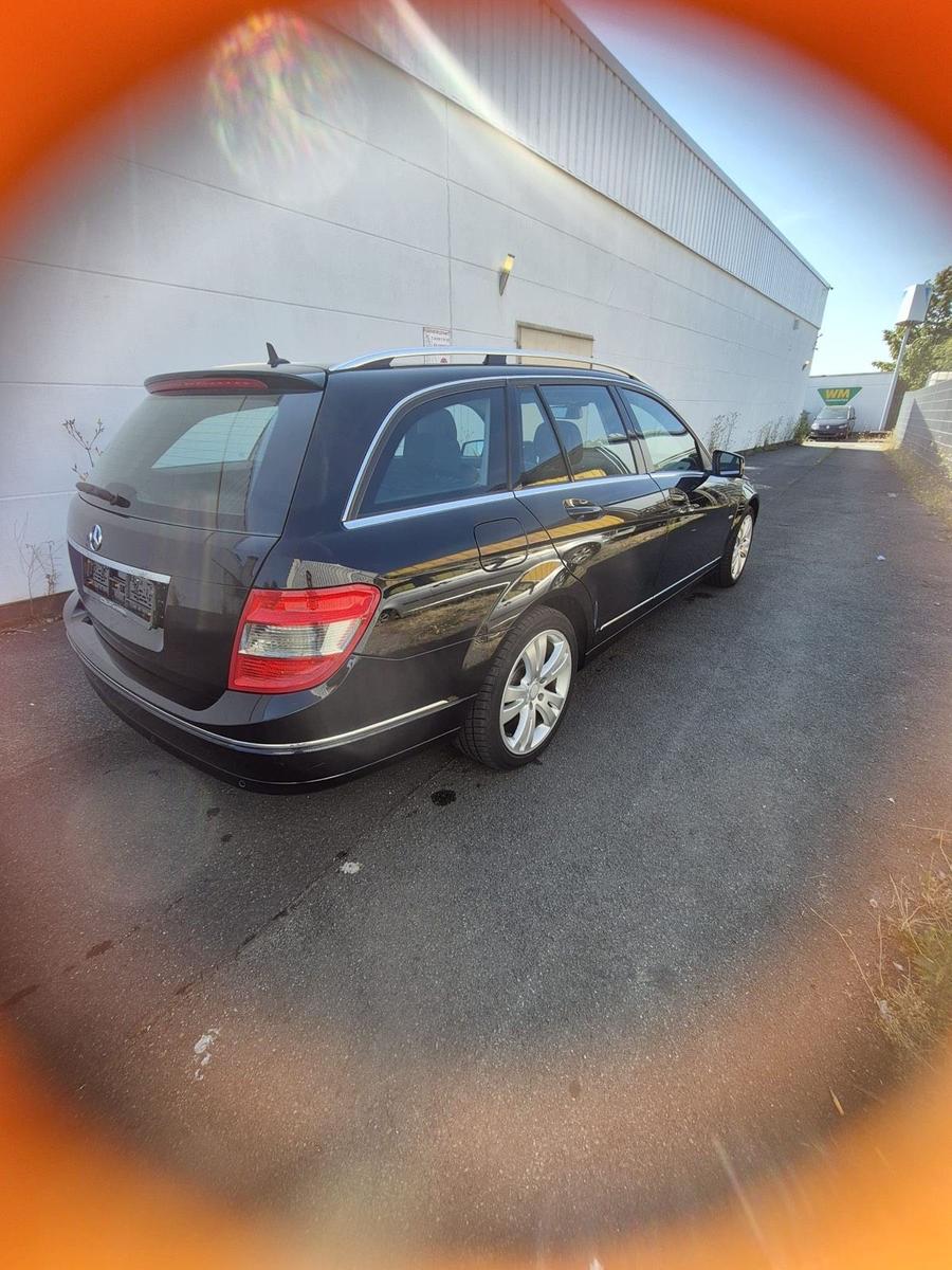 Mercedes-Benz C180 2010 — photo 8