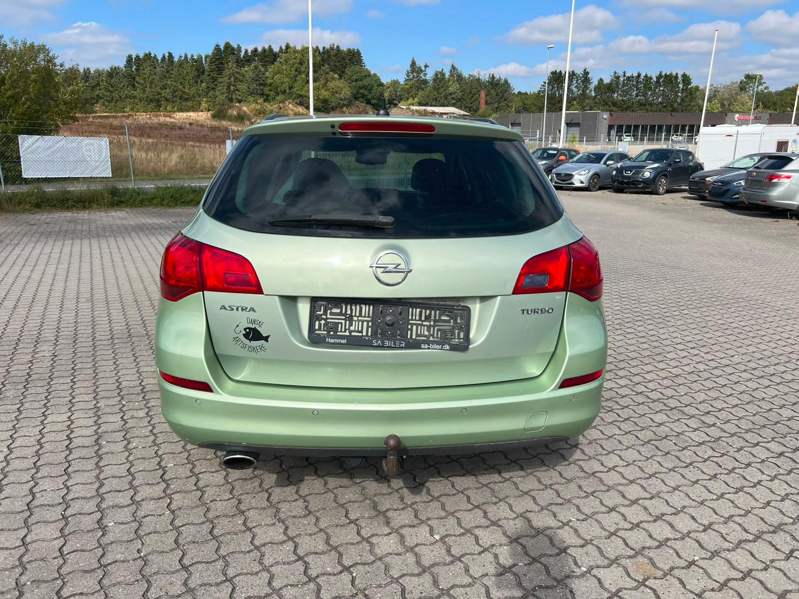 Opel Astra 2011 — photo 8
