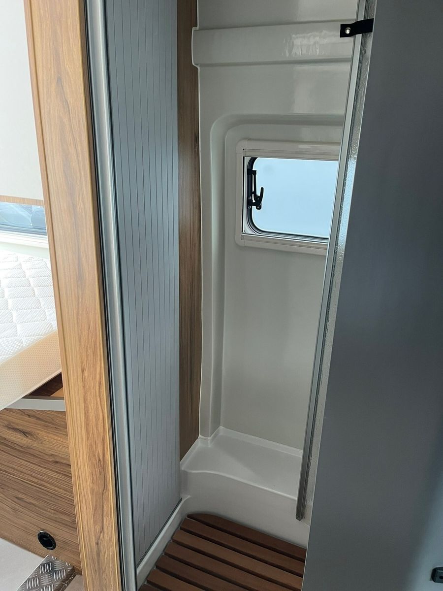 Fahrzeugabbildung Karmann Dexter 4x4 DE 570 AW Klima, RFK, El. Trittstufe