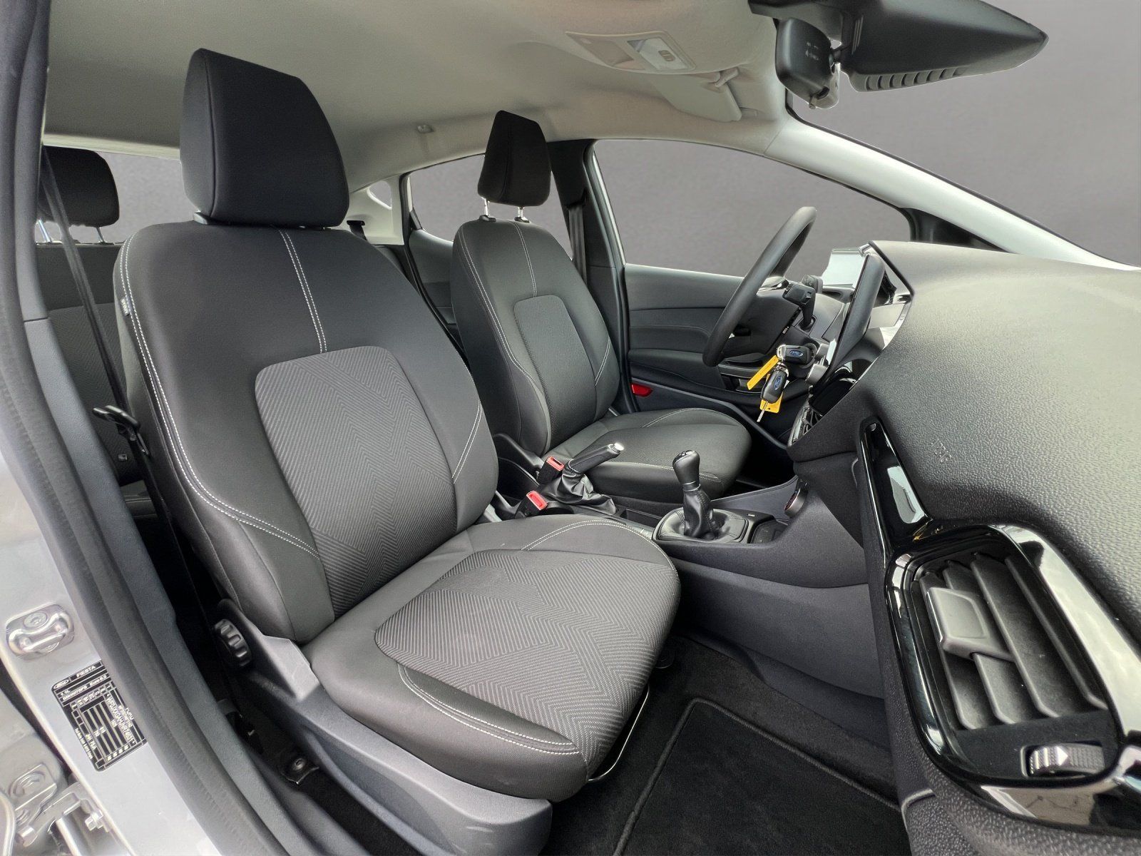 Fahrzeugabbildung Ford Fiesta 1.1 Cool & Connect KAMERA/LED/TEMPOMAT/
