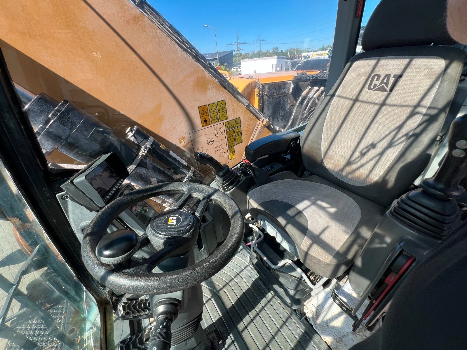 Fahrzeugabbildung CAT MH3024 / Schrottgreifer / 2019 / 9.082h