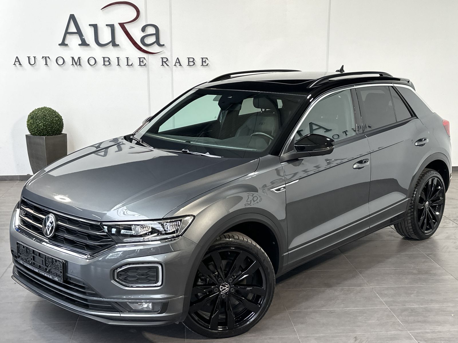 Fahrzeugabbildung Volkswagen T-Roc 1.5 TSI DSG R-Line NAV+LED+ACC+KAMERA+PANO