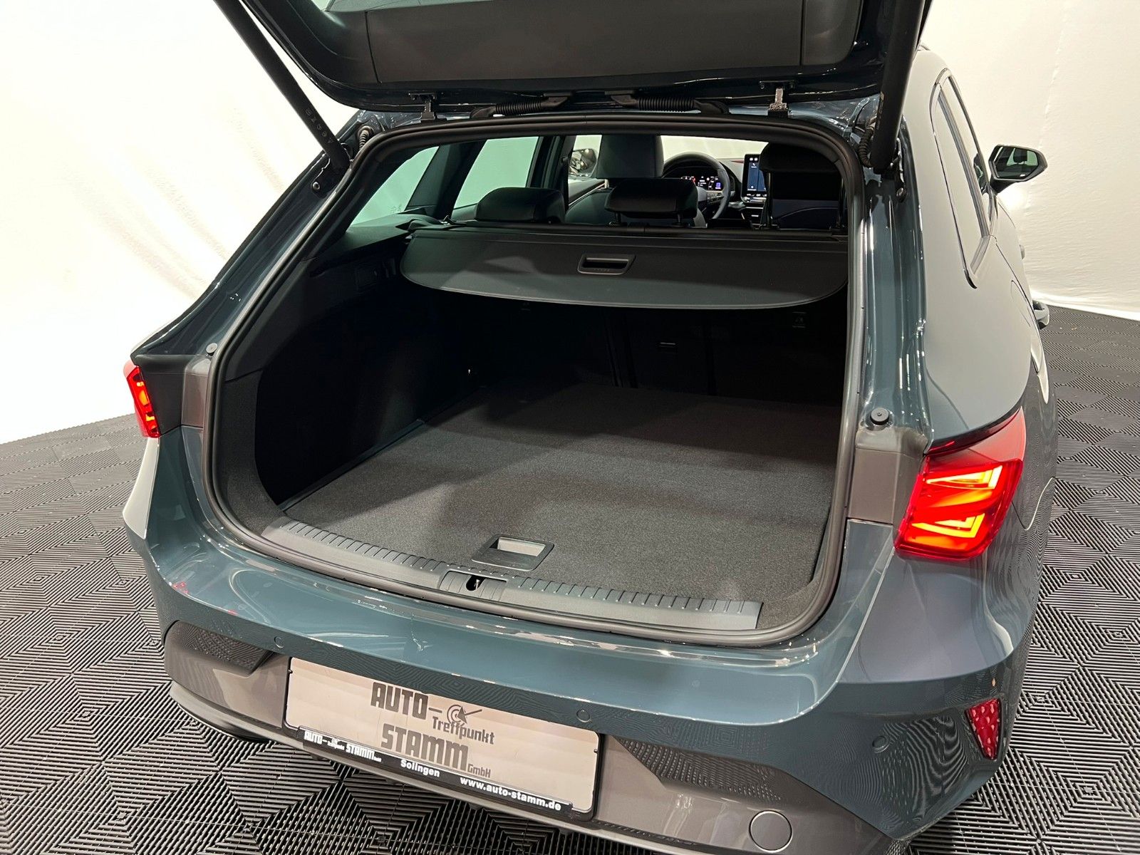 Fahrzeugabbildung CUPRA Leon Sportstourer 1.5 TSI - ACC - Keyless - RFK